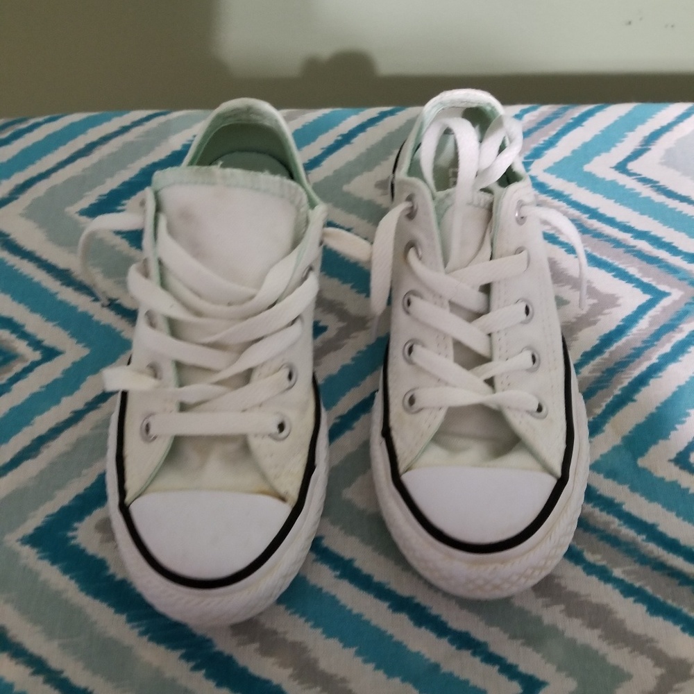 USED GIRLS ALL STAR CONVERSE SNEAKER